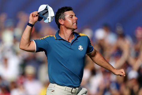 Rory McIlroy had the perfect clap back for an overly-excited American fan at St Andrews. 👀   This is just a taste of the trash talk we can expect before next year's Ryder Cup! 🔥  #RoryMcIlroy #RyderCup #Golf #Savage #OlympicGolf Ryder Cup Golf, Luke Donald, Lee Westwood, Jason Day, Brooks Koepka, Trash Talk, Justin Thomas, Just A Taste, Phil Mickelson