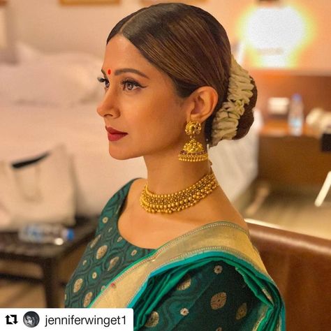 Tashan E Ishq, Jennifer Winget Beyhadh, Indian Bride Outfits, Bridal Hair Buns, Trendy Makeup, Jennifer Winget, Bridal Gold Jewellery Designs, Blue Makeup, Saree Look