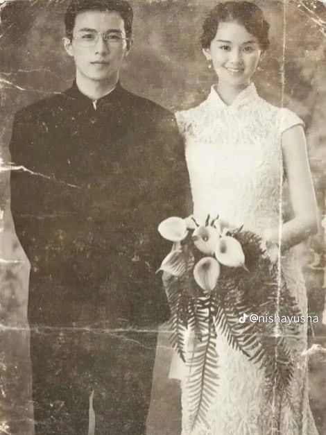 Chinese Wedding Photos, Old Wedding Photos, Korean Wedding Dress, Asian Wedding Photography, Old Fashioned Love, Instagram Design Creative, Ancient Dress, Beach White Dress, Korean Wedding