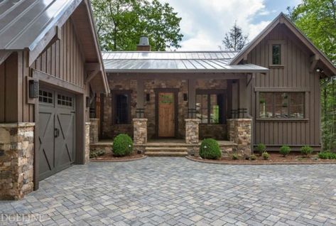 Portfolio of Custom Homes by Ridgeline Construction Group Mountain House Exterior, Barndominium Homes, Cottage Exterior Colors, Rustic Home Exterior, Render Architecture, Mountain Home Exterior, Terrasse Design, Houses Architecture, Lake Houses Exterior