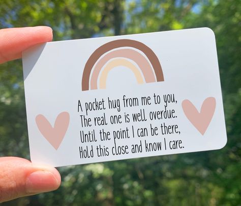 Cute Quotes For Gift Cards, I Will Miss You Cards Diy, Diy Wallet Cards For Him, Miss You Card For Best Friend, Cute Hand Made Gifts, Wallet Cards For Him, Pocket Hug Ideas, Stay Together Quotes, Aesthetic Greeting Cards