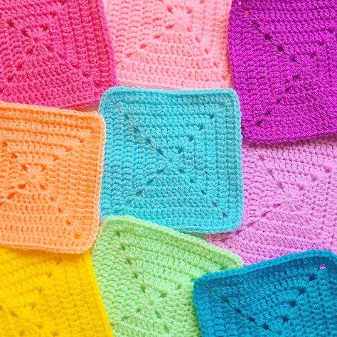 Learn to crochet a solid granny square using this tutorial. It's an easy and fun square to make and use for crochet blankets and cushions. Solid Granny Square, Granny Square Pattern Free, Square Crochet Pattern, Granny Square Crochet Patterns Free, Crochet Granny Square, Crochet Square Patterns, Square Crochet, Granny Squares Pattern, Granny Square Crochet Pattern