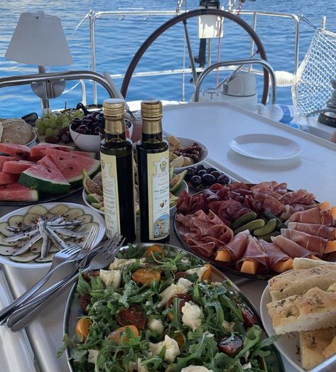 Yacht Summer, Island Girl Aesthetic, Yacht Aesthetic, 26 Birthday, Ocean Food, Yatch Boat, Summer Boats, Lunch Party, Boat Pics