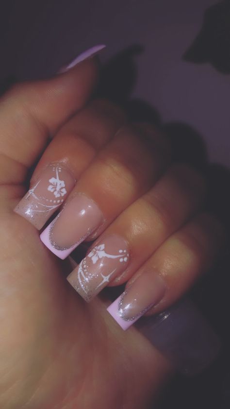 pink sparkly #frenchtipnails #sparkle #pink #flowers #hawaii #summer #summernails #girly Pink Flower Nails, Hoco Nails, Hawaii Summer, Danish Pastel, Pink Sparkly, Star Nails, Pastel Nails, Dream Nails, Summer Nail