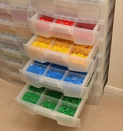 A review of "Really Useful Scrapbook drawers" at brickset.com. They can be configured as a storage tower with sorting trays inside. Lego Sorting, Lego Storage Ideas, Lego Storage Solutions, Lego Storage Organization, Lego Bedroom, Lego Organization, Lego Kits, Lego Display, Lego Table