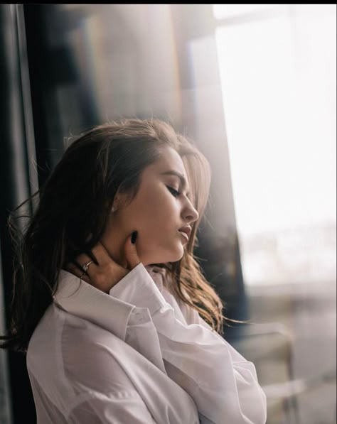 Katya Miro, Amazing Dp, Indoor Photography, Human Face, White Shirts, Girly Photography, Self Portrait, Photoshoot Ideas, White Shirt