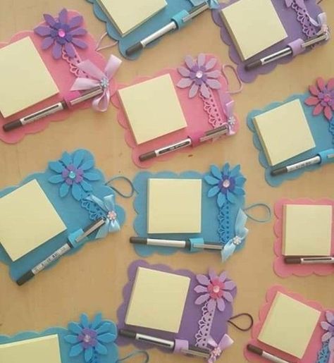 Diy Wall Hanging Ideas, Clipboard Crafts, Art Ideas For Kids, Wall Hanging Ideas, Convention Gifts, Seni Dan Kraf, Hanging Ideas, Creative Arts And Crafts, בר מצווה