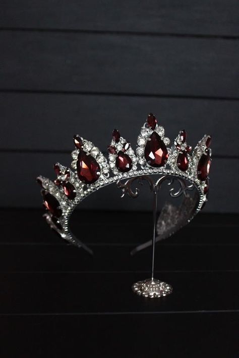 Burgundy Crown, Tiara Accessories, Crown Aesthetic, Yennefer Of Vengerberg, Red Crown, Beautiful Tiaras, Diamond Crown, Magical Jewelry, Crystal Tiaras