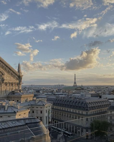 Torre Eiffel Paris, Wallpaper View, Paris Vibes, Paris Dream, Parisian Life, Paris Aesthetic, Living In Paris, The Eiffel Tower, City Aesthetic