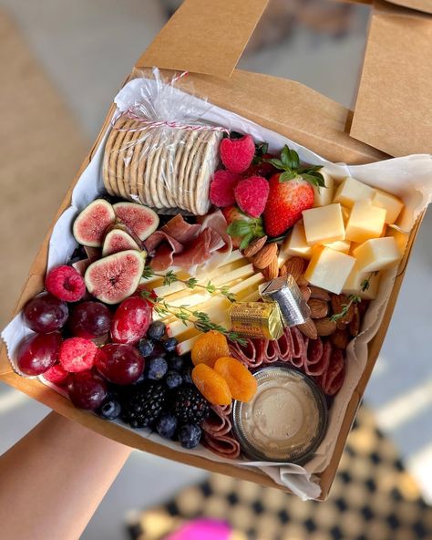 Graze Box Ideas Small Diy, Shackle Box For Adults, Small Grazing Platter, Italian Catering, Sleepover Snacks, Breakfast Basket, Cheese Table, Picnic Box, Vegetable Platter