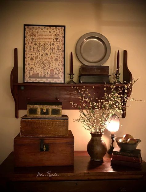 Primitive Shelf Decor Ideas, Primitive Bedroom Ideas, Gail Reeder, Early American Decorating, Neutral Decorating, Primitive Home Decorating, Primitive Shelves, Colonial Interior Design, Shelf Decorating