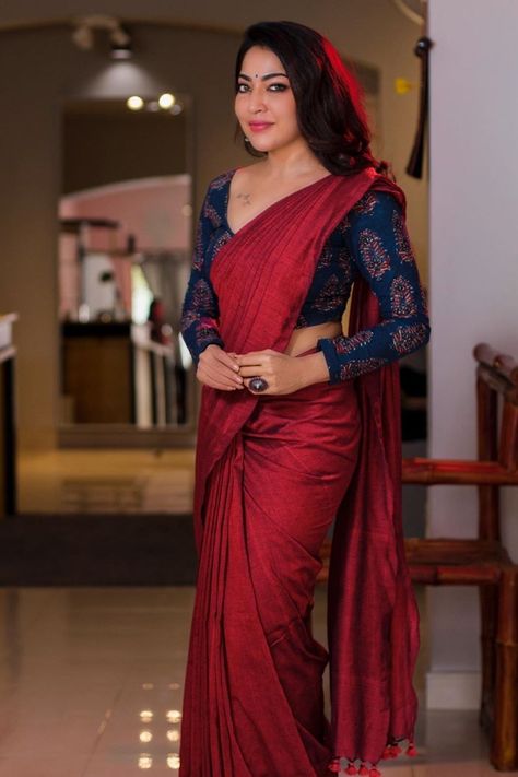 In a maroon color saree, printed dark blue color full sleeve blouse design and jewelry Full Sleeve Blouse Design, Full Sleeves Blouse Designs, Blue Blouse Designs, Maroon Saree, Full Sleeve Blouse, Saree Blouse Neck Designs, Cutwork Blouse Designs, Modern Saree, Designer Silk Sarees