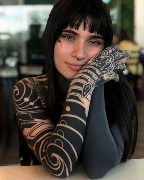 Tattoo Art Ideas, Female Sleeve Tattoo Ideas, Female Sleeve Tattoo, Black Sleeve Tattoo, Sleeve Tattoo Ideas, Blackout Tattoo, Female Sleeve, Tattoo Magazine, Tattoed Women