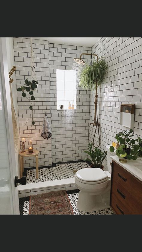 Bathroom Arrangement, Homely Decor, Update Small Bathroom, Makeover Kamar Mandi, Small Space Bathroom, Art Deco Bathroom, Deco Bathroom, Dixie Damelio, Small Bathroom Makeover