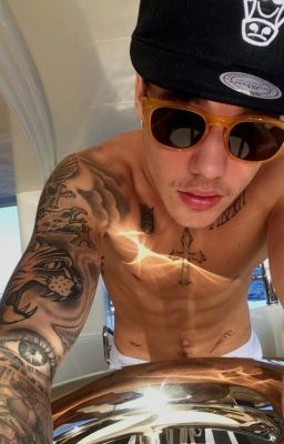 Read "Justin Bieber Dirty Imagines - Cheer me up part 1" #wattpad #random Justin Bieber 2014, Justin Bieber, Baseball, Sunglasses, Tattoos