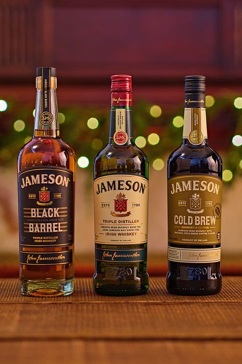 Jameson Whiskey Drinks, Whisky Jameson, Jameson Drinks, Jameson Black Barrel, Pinnacle Vodka, Starbucks Merchandise, Rare Whiskey, Alcoholic Drinks Pictures, Skyy Vodka