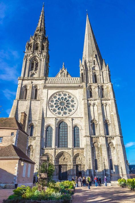 Chartes Cathedral, Chartres France, Medieval Aesthetics, Chartres Cathedral, Cathedral Basilica, Cathedral Architecture, Cathedral Church, Amazing Buildings, Beaux Villages