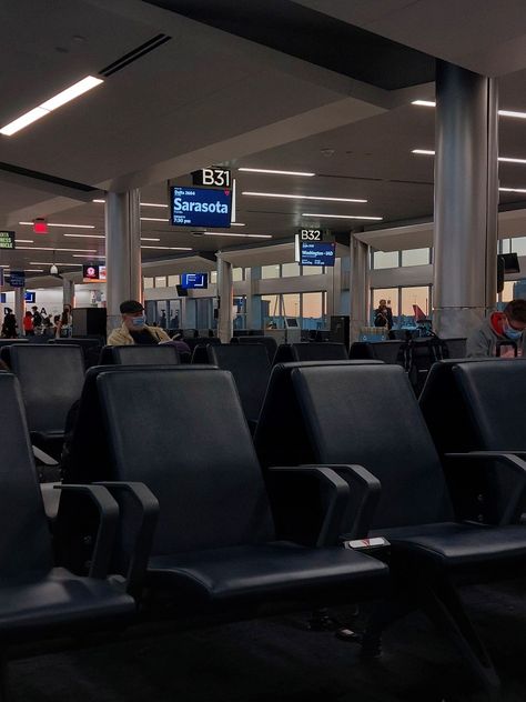 Midnight Airport Aesthetic, Nighttime Airport Aesthetic, Airport Winter Aesthetic, Airport Aesthetic Winter, Airport Asethic, Airport Aesthetic Night, Usa Aesthetic, Airport Vibes, Catching Flights