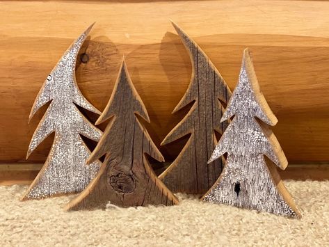 Wooden Xmas Trees, Classy Christmas Decor, Resin Pen, Christmas Diy Wood, Wooden Christmas Crafts, Pallet Christmas Tree, Rustic Holiday Decor, Classy Christmas, Wood Christmas Tree