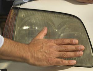 Cleaning Headlights On Car, Clean Headlights, How To Clean Clams, Best Headlights, Headlight Cleaner, Car Buffer, How To Clean Headlights, Headlight Restoration, Headlight Lens