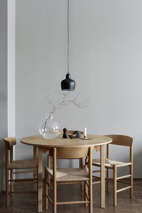 TDC: A Photographer's Home for Sale Scandinavian Dining Room, Interior Design Minimalist, Color Madera, Minimalist Dining Room, Scandinavian Dining, Stylish Apartment, Dining Room Interiors, Interior Modern, Minimalism Interior