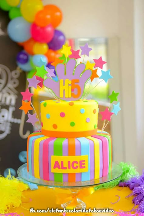 High 5 Birthday Cake, Hi5 Birthday Party Ideas, Hi 5 Birthday Cake, Hi Five Birthday Cake, High 5 Birthday Party Theme, Fifth Birthday Cake, Sports Birthday Cakes, Tutti Frutti Birthday Party, Spiderman Birthday Party Decorations