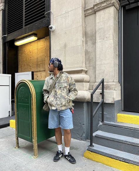 Camo Shirt Outfit Men Street Styles, Camo Jacket Outfit Men, Jorts Mens Outfits, Camo Shirt Outfit, Camo Jacket Outfit, Fall Streetwear, Shirt Outfit Men, Mens Shorts Outfits, Streetwear Inspo