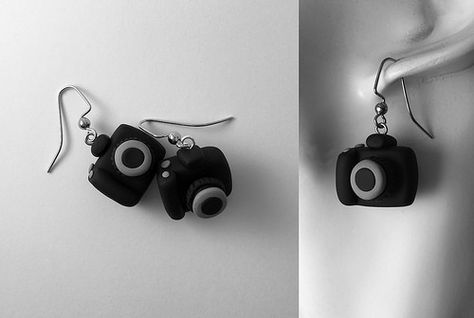 Camera Clay Art, Geeky Clay Earrings, Camera Clay Earrings, Ceramic Camera Sculpture, Polymer Clay Guitar Earrings, Cute Clay, Polymer Clay Jewelry, Polymer Clay Earrings, Clay Jewelry