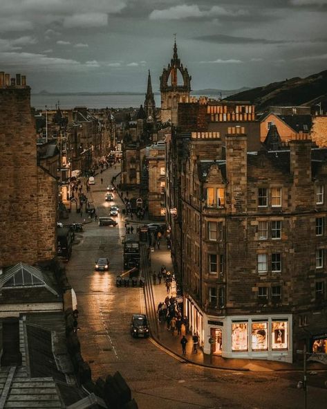 Edinburgh Aesthetic Edinburgh, Aesthetic Cityscape, Edinburgh Aesthetic, Scotland Aesthetic, Victorian Street, Edinburgh Travel, 2025 Vision, Edinburgh Scotland, Travel Aesthetic