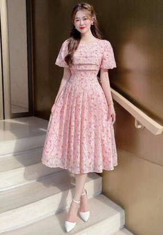 Simple Frocks, Frock Fashion, Stylish Short Dresses, Frock For Women, Trendy Dress Outfits, Elegant Maxi Dress, Glamour Dress, Korean Fashion Dress, Designer Dresses Casual