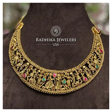 Radhika Jewelers USA on Instagram: "An intricately designed gold choker that depicts the folklore of the rich Indian tradition. WhatsApp us on +1248-500-8070 for any information / queries. . . . #jewellery #indianjewellery #kundanjewellery #heritagejewellery #usajewelry #bridaljewellery #brides #bridesmaids #southindianjewellery #necklace #earrings #goldearrings #kundanneckpiece #chokers #radhikajewelersusa #closedsetting #emeralds #pellikuthuru #pellikuthurujewellery #bangles #statementsrings Radhika Jewellers Usa, Radhika Jewellers, Silver Jewelry Accessories, Heritage Jewellery, Usa Jewelry, Antique Jewelry Indian, Polki Jewellery, Beaded Jewelry Designs, Gold Necklace Set