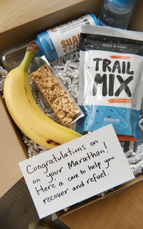 Care packages with healthy snacks for post-marathon recovery. Marathon Gift Basket, Healthy Gift Basket, Care Package Ideas, Marathon Gift, Healthy Gift, Package Ideas, Nutritious Snacks, Trail Mix, Care Package