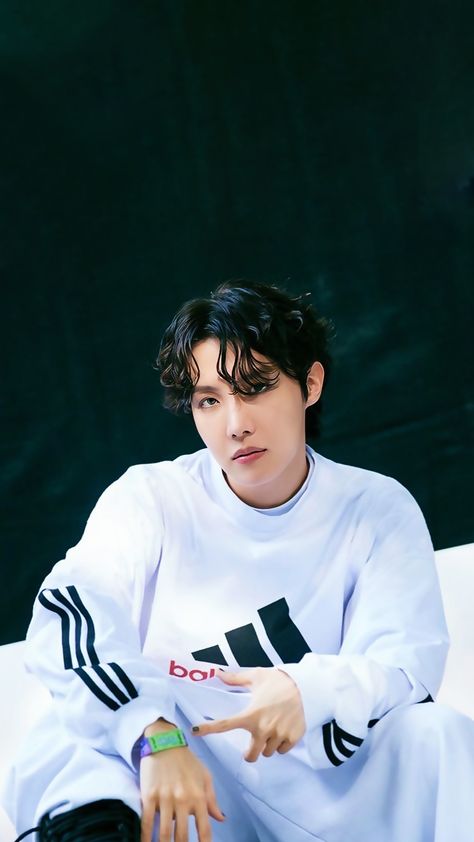 Wallpaper Jhope, Asian Boy Band, Hoseok Wallpaper, J Hope Smile, Hope Wallpaper, Hobi Bts, All Bts Members, Jhope Cute, Photoshoot Bts