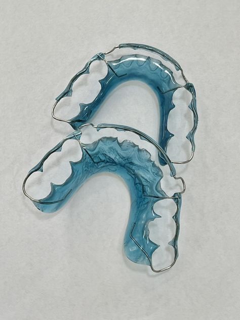 Retainer Aesthetic, Retainers For Teeth, Hawley Retainer, Retainers Colors, Retainer Teeth, Dental Medicine, Dental Retainer, Monster High Oc, Braces Colors