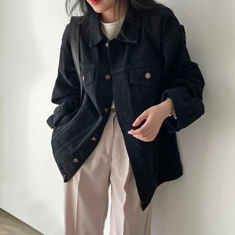 Black Denim Jacket Outfit, Oversized Black Denim Jacket, Black Jacket Outfit, Black Corduroy Jacket, Oversize Jacket, Girls Dress Outfits, Denim Jacket Outfit, Jacket Outfit, Black Denim Jacket