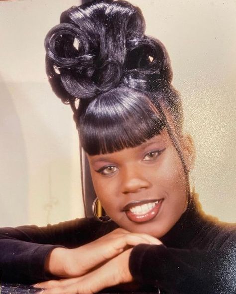 Black Detroiters on Instagram: "Hair Capital of the World. - Detroit, Michigan #BlackDetroiters #BlackDetroit #Detroit #Hair #HairWars" 90s Hair Magazine, 60s Black Hairstyles, Black 80s Hairstyles, Old School Hairstyles Black Women, 80s Black Hairstyles, 80s Hair Black Women, 90s Hairstyles Black Women, 80s Hairstyles Black Women, 90s Black Hairstyles