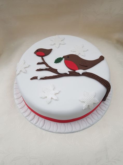 Robin Christmas Cake, Square Christmas Cake Designs, Xmas Cakes, Christmas Bakes, Christmas Cupcake Toppers, Robin Christmas, Cake Christmas, Christmas Cake Designs, Christmas Cupcake