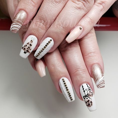 Christmas Nails Cheetah, Animal Print Christmas Nails, Leopard Print Christmas Nails, Cheetah Christmas Nails, Leopard Christmas Nails, Christmas Cheetah Nails, Christmas Leopard Nails, Safari Nails, Cheetah Print Nails