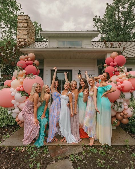 Bachelorette Pastel Outfits, Bachelorette Party Outfit Pastel, Brunch Outfit Bachelorette, Spring Bachelorette Party Outfit, Tropical Bachelorette Outfits, Floral Bachelorette Party Outfits, Bachelorette Party Group Outfit, Pastel Bachelorette Outfits, Pastel Brunch Outfit