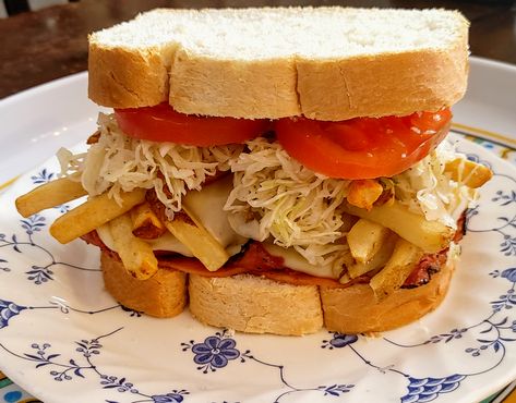 Vintage Sandwich Recipes, Pittsburgh Sandwich, Pittsburgh Recipes, Vinegar Based Coleslaw, Mini Slider, Coco Puffs, Pittsburgh Food, Specialty Sandwiches, Sandwhich Recipes