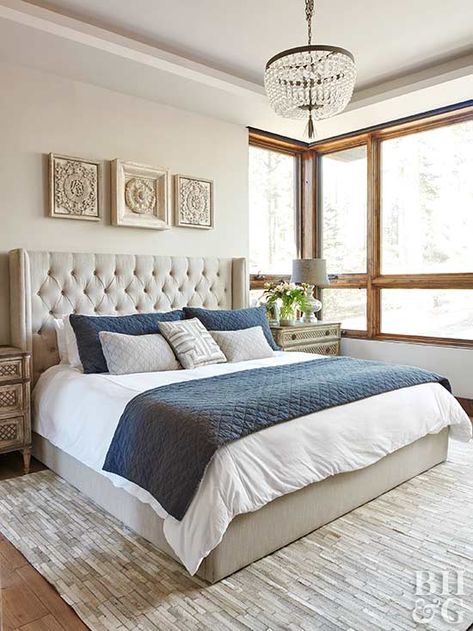 This monochromatic room is bursting with understated elegance and brilliant cream bedroom ideas. Beautiful Bed Designs, Cream Bedrooms, Monochromatic Room, Neutral Bedrooms, Neutral Bedroom, Chandelier Bedroom, Bed Sets, Decor Minimalist, Master Bedrooms Decor