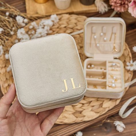 Personalised Jewellery Box, Bridesmaid Jewelry Box Gift, Customized Jewelry Boxes, Personalized Travel Jewelry Case, Personalized Jewelry Case, Day Of Bridesmaid Gifts, Gifts For Bridesmaids On Wedding Day, Bridesmaid Gift Ideas, Custom Makeup Bags