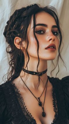 Vampire Hairstyles For Women, Vampire Hairstyles, Zombie Hair, Halloween Hairstyle, Pirate Hair, Medusa Hair, Witch Hair, Halloween Hairstyles, Scrub Corpo