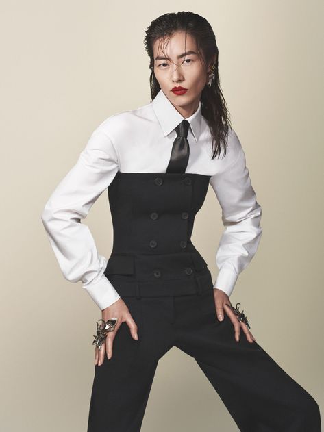 Tie Outfit, Tailored Jumpsuit, Alexander Mcqueen Fashion, Bustier Dress, Naomi Campbell, Blazer Outfits, Suit And Tie, Winter Women, Fashion Designer