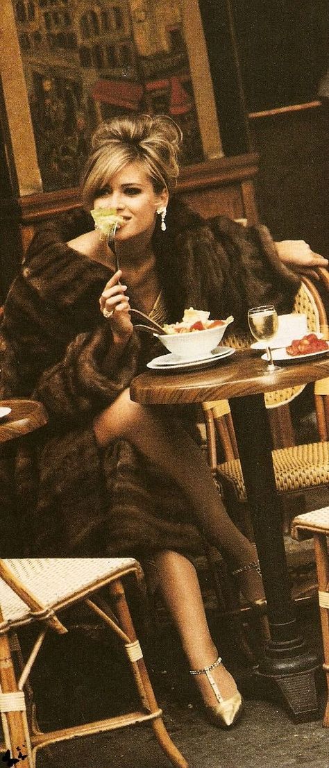 Tiramisu Martini, Italian Wife, Italian Glam, Mob Wife Aesthetic, Wife Aesthetic, Italian Cafe, Italian Aesthetic, Wife Style, Mob Wives