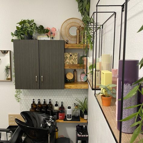 Salon Studio Storage Ideas, Cosmetology Suite, Hair Stylist Rolling Cart, Small Salon Organization Ideas, Salon Suite Ideas Bohemian, Phenix Salon Suites Decor, Salon Storage Ideas Small Spaces, Salon Suite Organization Ideas, Salon Suite Ideas