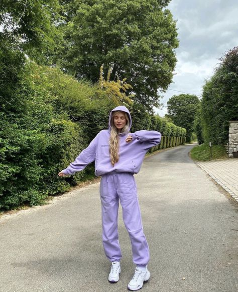 Hoodie Outfit Korean, Hoodie Poses, Outfit With Sweatpants, Olivia Frost, Purple Tracksuit, Ideal Closet, Tracksuit Outfit, Travel Winter, Purple Sweatshirt