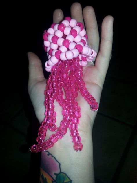 Pony Bead Jellyfish, Jellyfish Pony Beads, Shark Kandi Pattern, Spongebob Kandi, Kandi Jellyfish, Shark Kandi, Kandi Jellyfish Tutorial, Kandi Octopus Tutorial, Kandi Octopus