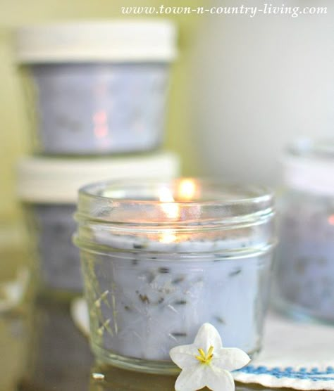 Lavender Candles Diy, Diy Candles Design, Lavender Candles, Bridal Shower Favors Diy, Expensive Candles, Smelling Candles, Diy Candles Easy, Spa Candle, Lavender Scented Candle