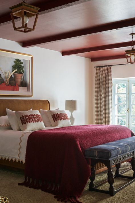 ceiling design ideas crimson Mediterranean Bedroom Ideas, Mediterranean Style Bedroom, Statement Ceiling, Japandi Bedroom Ideas, Ornate Bed, Mediterranean Bedroom, Red Ceiling, Ceiling Design Ideas, Tropical Bedrooms